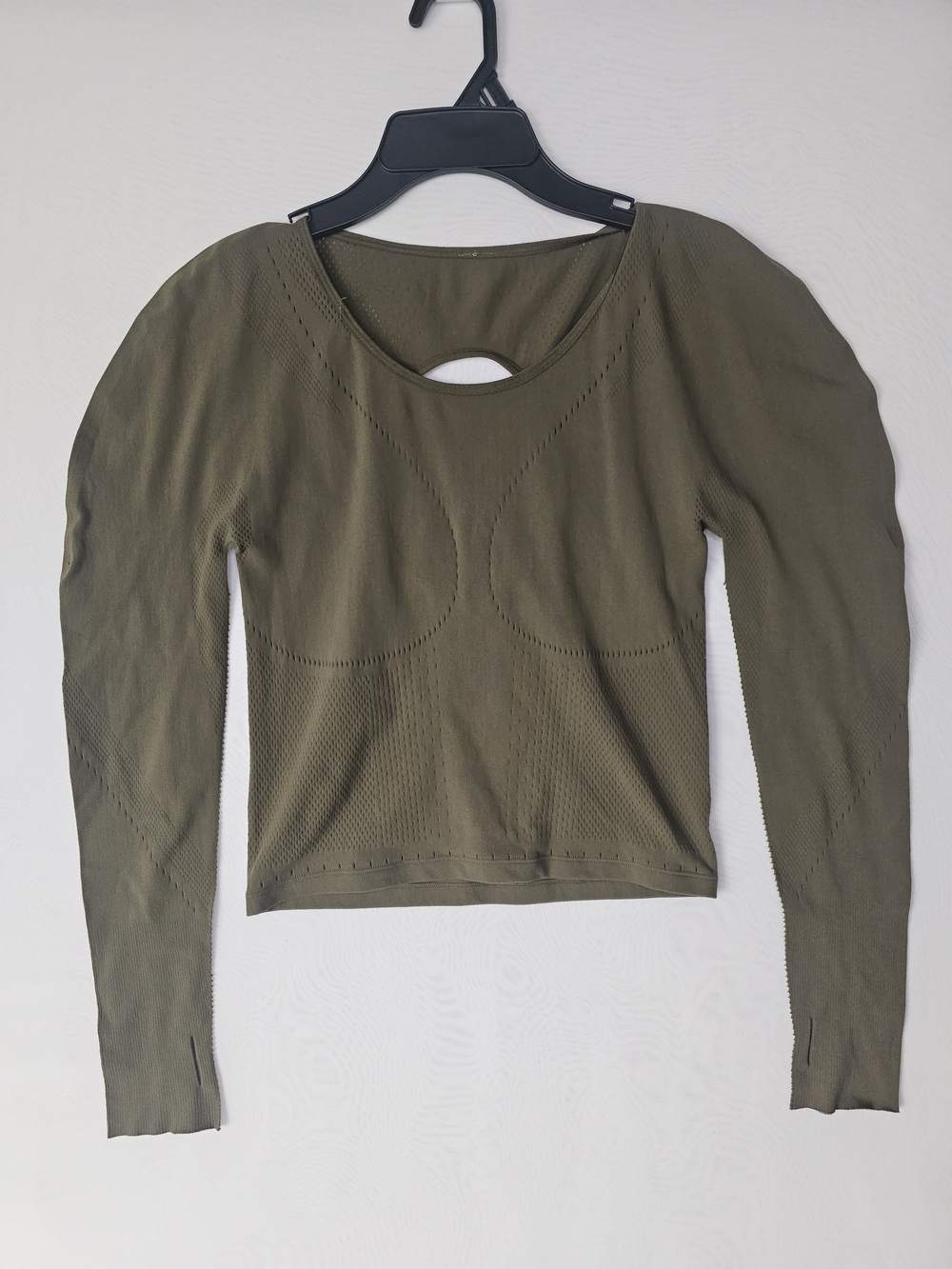 ​Fabletics Olive Green Seamless Cutout Long Sleeve Active Crop Top (No Size Tag) - Picture 3 of 10